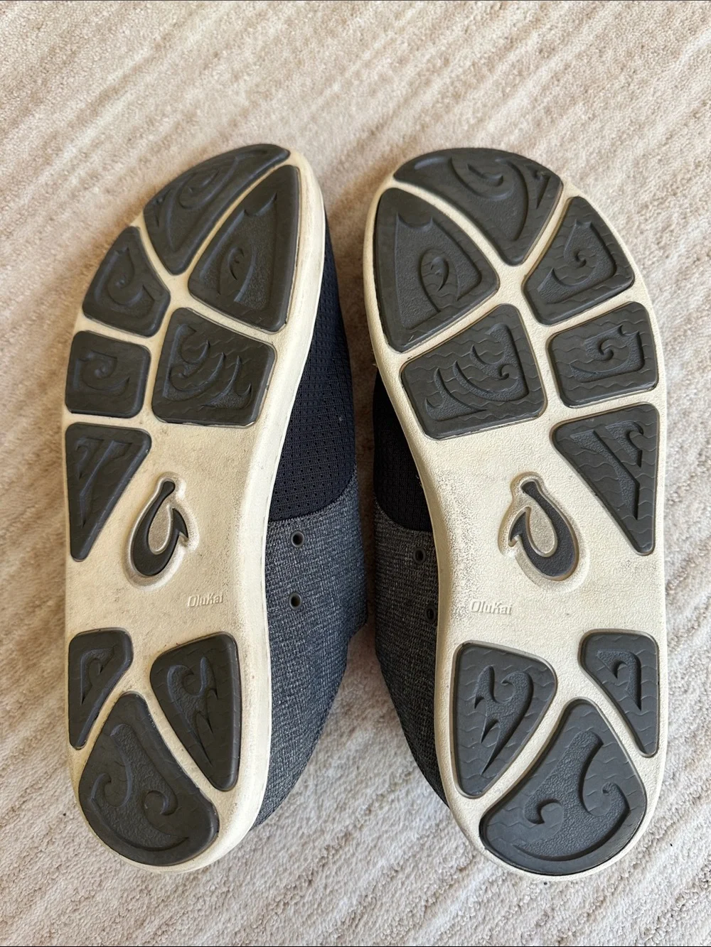 EUC OLUKAI Nohea Moku Shoe Boat No Tie Shoe Dark Shadow Gray Size 10